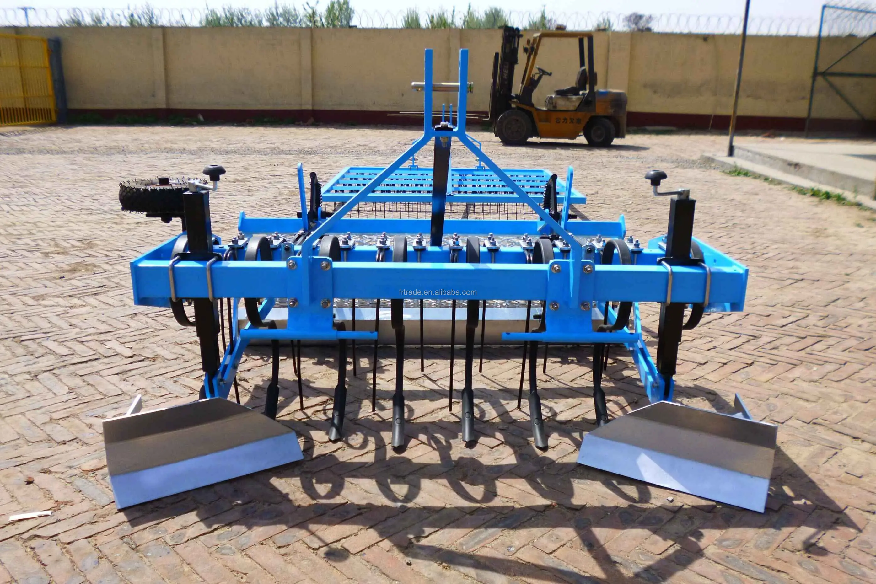 Tractor Driven Land Leveler - Buy Racecourse Leveling Machine leveling ...