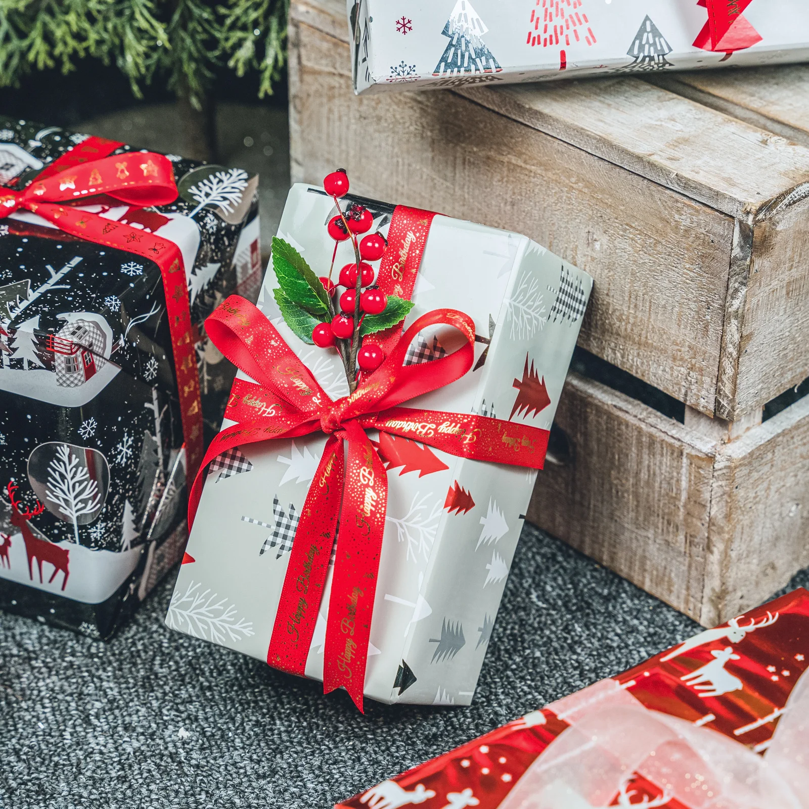 New York Warehouse Glittering Christmas Wrapping Paper Set Santa