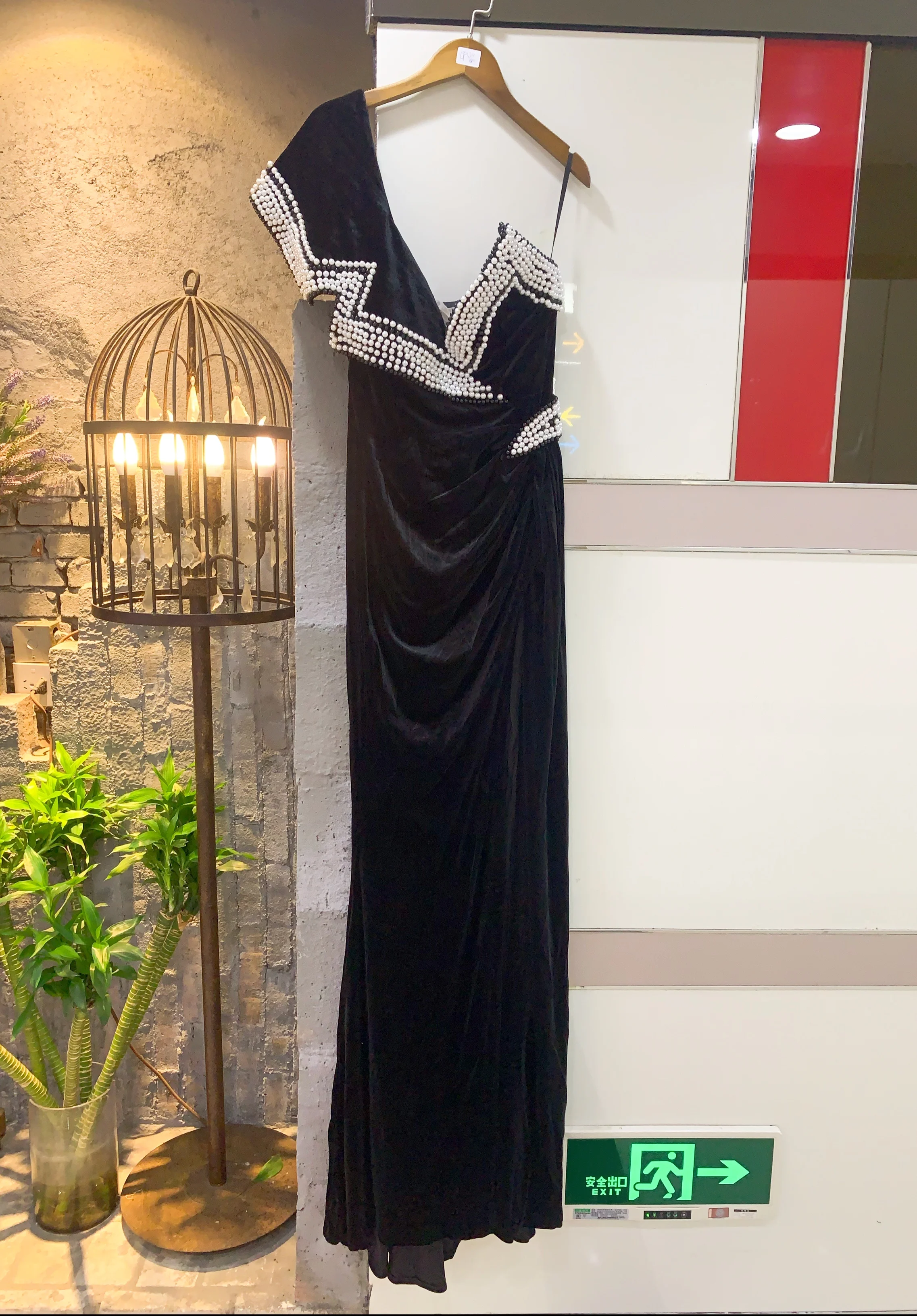 bcbg black velvet dress Pre-owned BCBG MaxAzria Silk Bubble Dress