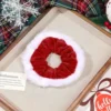 Scrunchie navideño rojo con borde deshilachado
