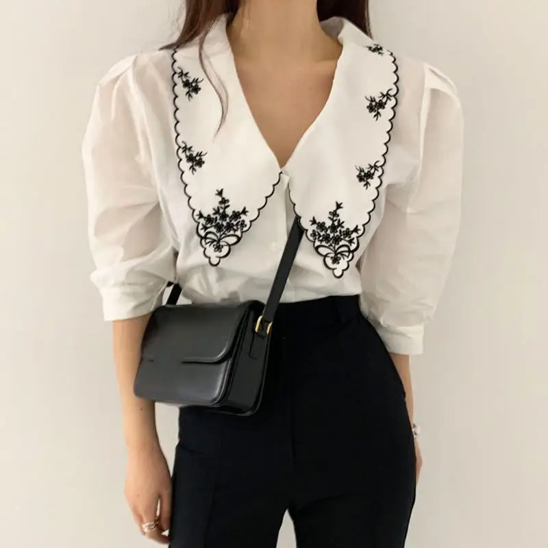 Korea Spring Retro Embroidery Contrast Loose Bubble Sleeve Girl Fashion Shirt