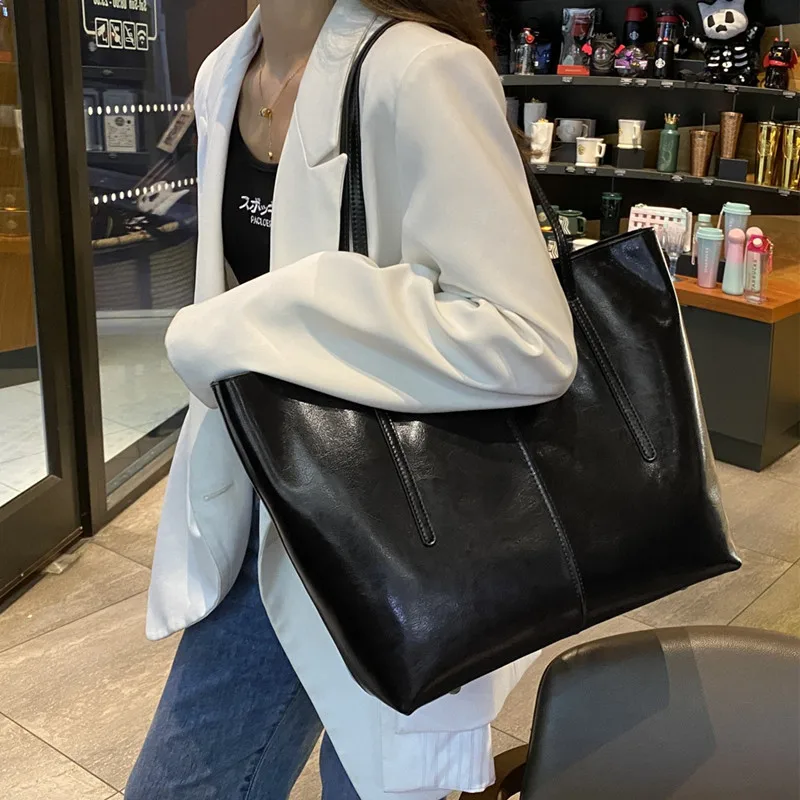 Shop High Quality Big Size Shoulder Bags from Famous Brands