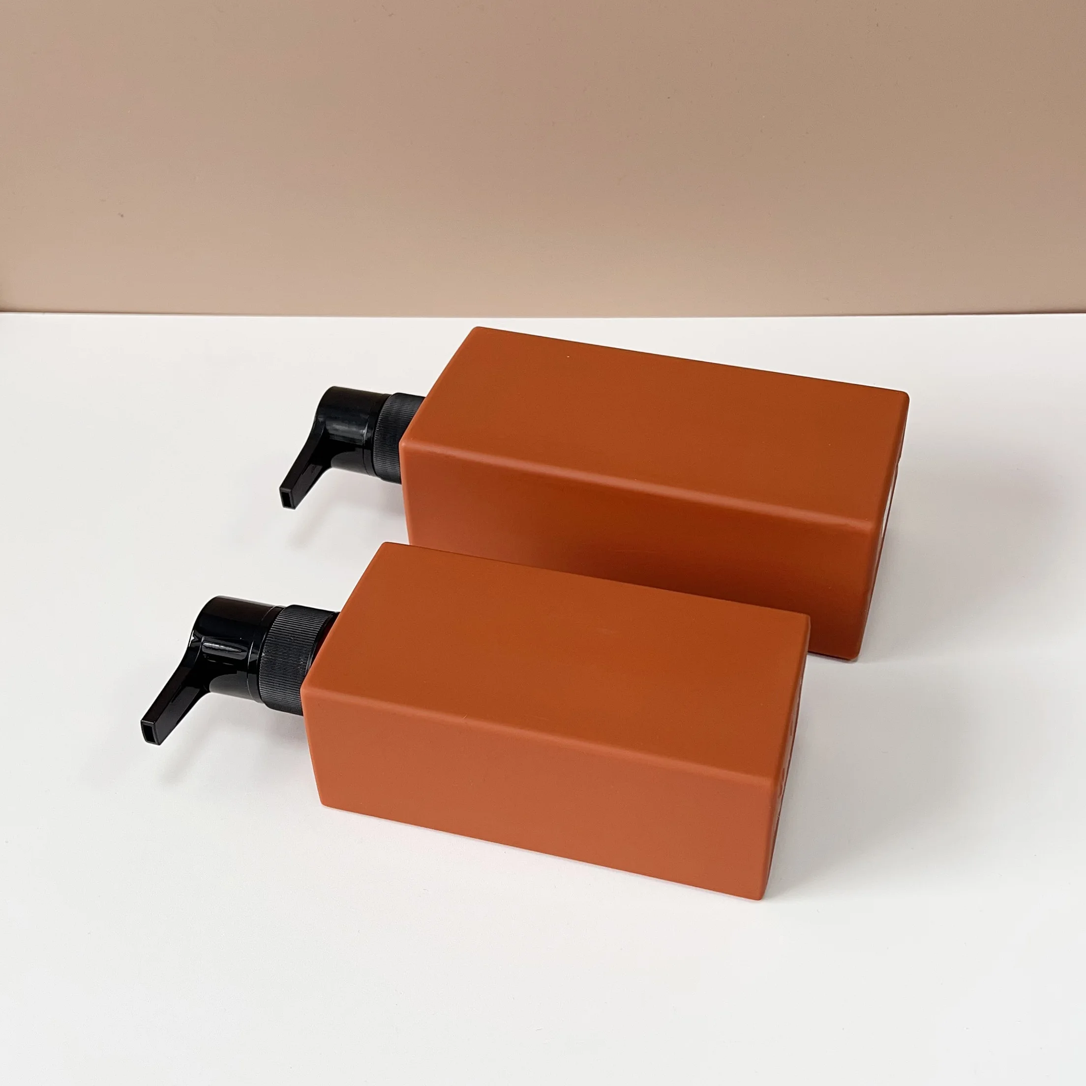 Factory Direct Sales Large Capacity 500ml 750ml 1000ml Hdpe Shampoo Lotion Bottle Square Conditioner