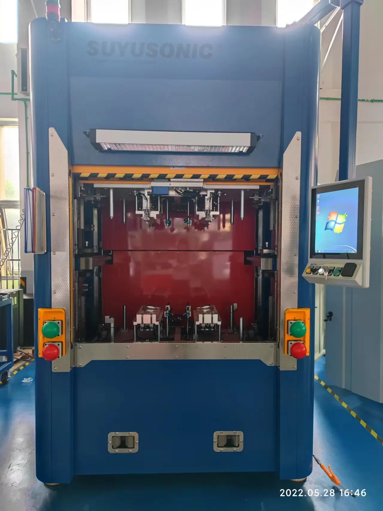 Hot Plate Welding Machine for Automotive Armrest Welding with 220-380V Dual Voltage and 50-60Hz Frequency