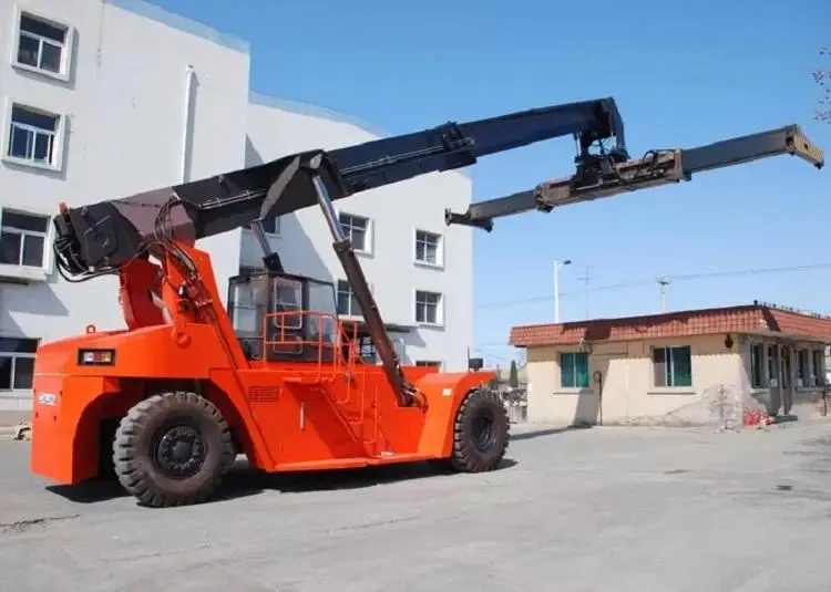 Dalian 45 Ton Port Reach Stacker CRS450Z5 45 Ton Forklift Hydraulic Container Reach Stacker with Fast Delivery
