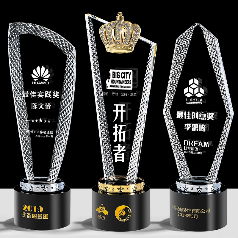 Hot Selling Professional Factory Custom Souvenirs Gifts Handcrafted Craft Crown Carved Glass Quartz Crystal Trophy Award factory