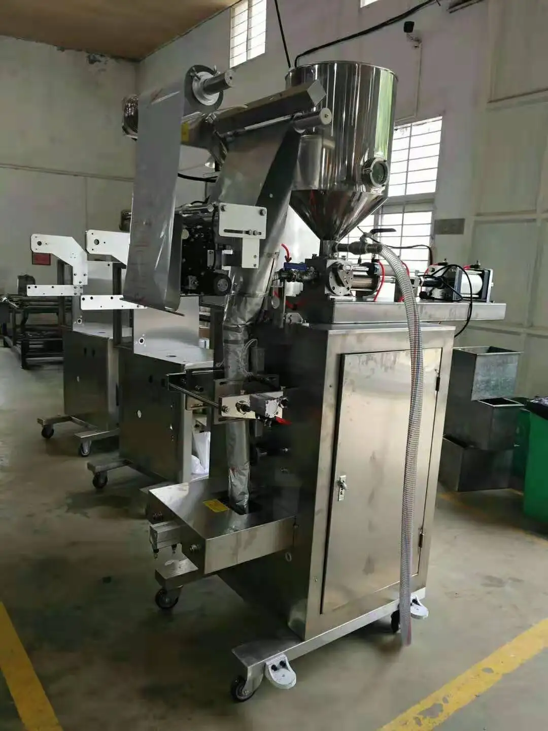Automatic Electric Shower Gel Chocolate Paste Filling Machine Motor PLC for Beverage/Chemical 1 Year Warranty High Precision