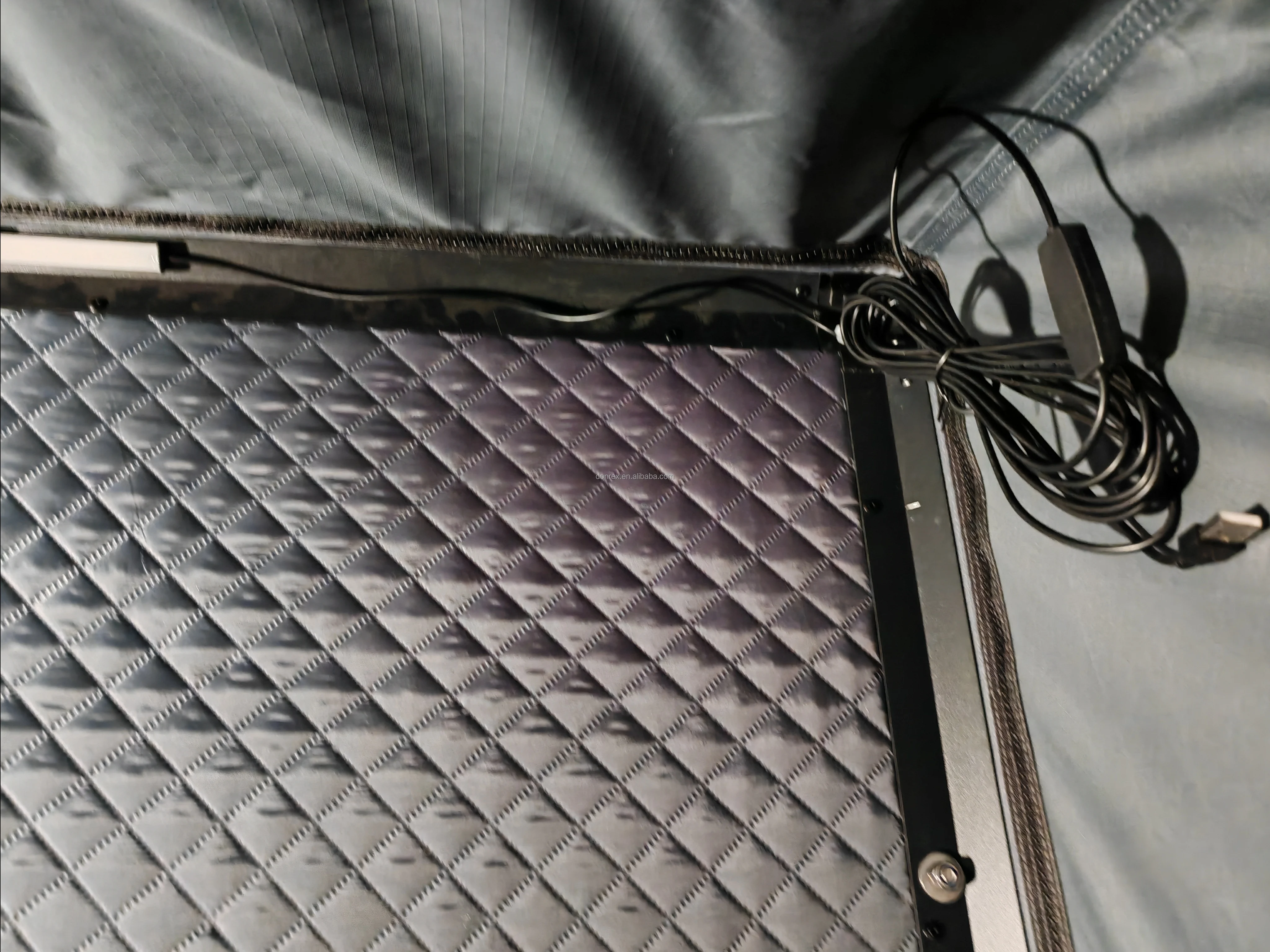 4x4 ऑफरोड वाटरप्रूफ कैम्पिंग क्लैमशेल त्रिकोण हार्ड टॉप टॉप टेंट आउटडोर वाहन छत टॉप टेंट 3