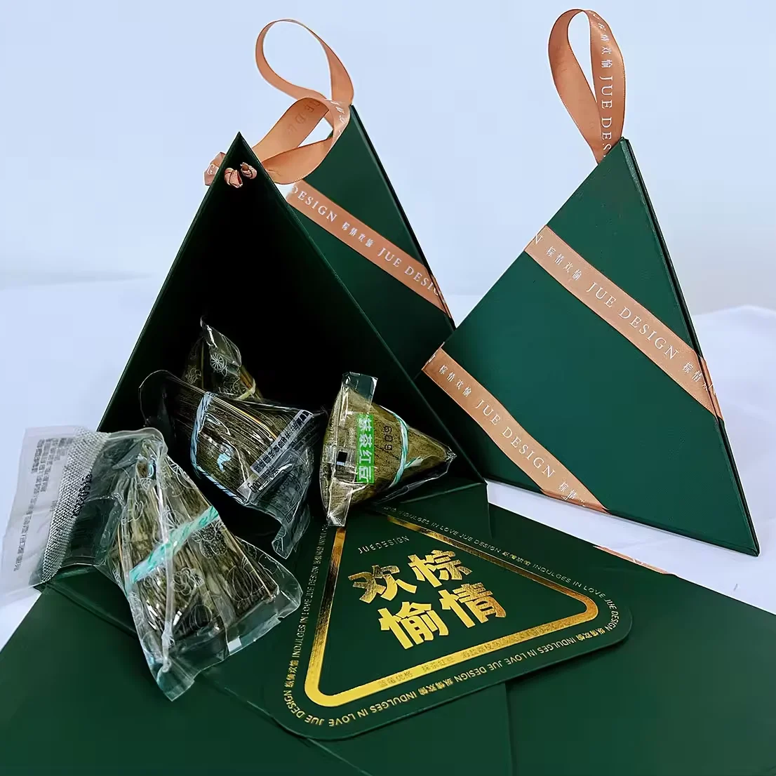 Customized Logo Printed Cardboard Triangle Shaped Folding Pyramid Display Exquisite Small Paper Packaging Boxes for Snack