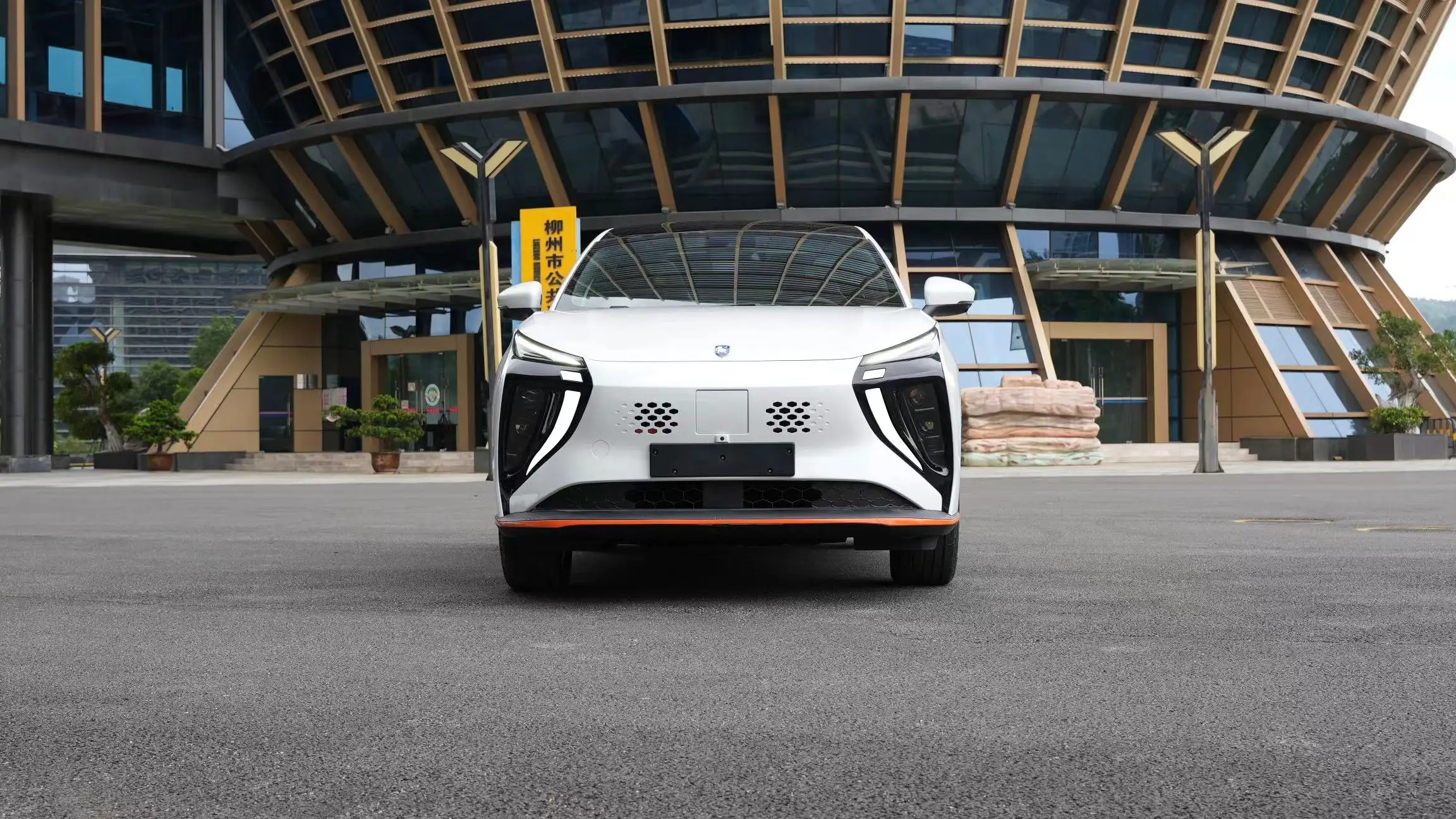 Instant Results New Energy Electric Vehicle: Dongfeng Forthing's Popular EV SUV with EU Certification, Automatic Transmission, Lithium Battery, and Light Left Side - Image 3
