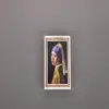 Cadre photo coloré - Fille portant une perle