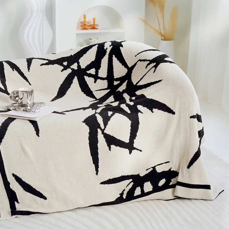 Best Sale Jacquard Cozy Knit Throw New Design 100% Polyester Oversize Blanket with Floral Character Patterns for Bed Use