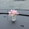 Bottiglia di fiori con boccioli di stelle rosa chiaro