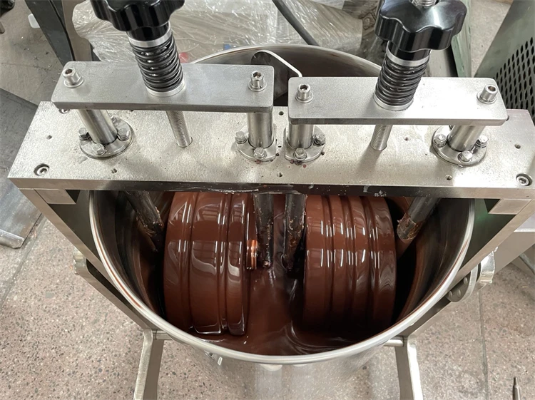 工業用チョコレートリファイナーメランジャーココア豆ペン先粉砕機傾斜