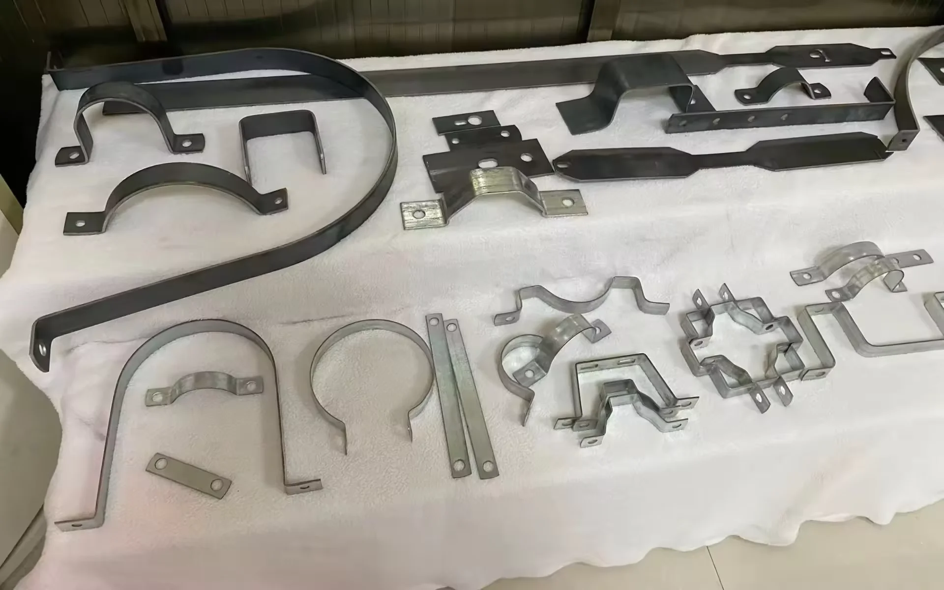 CNC Automatic Hose Pipe Clamp Hope Making Machine