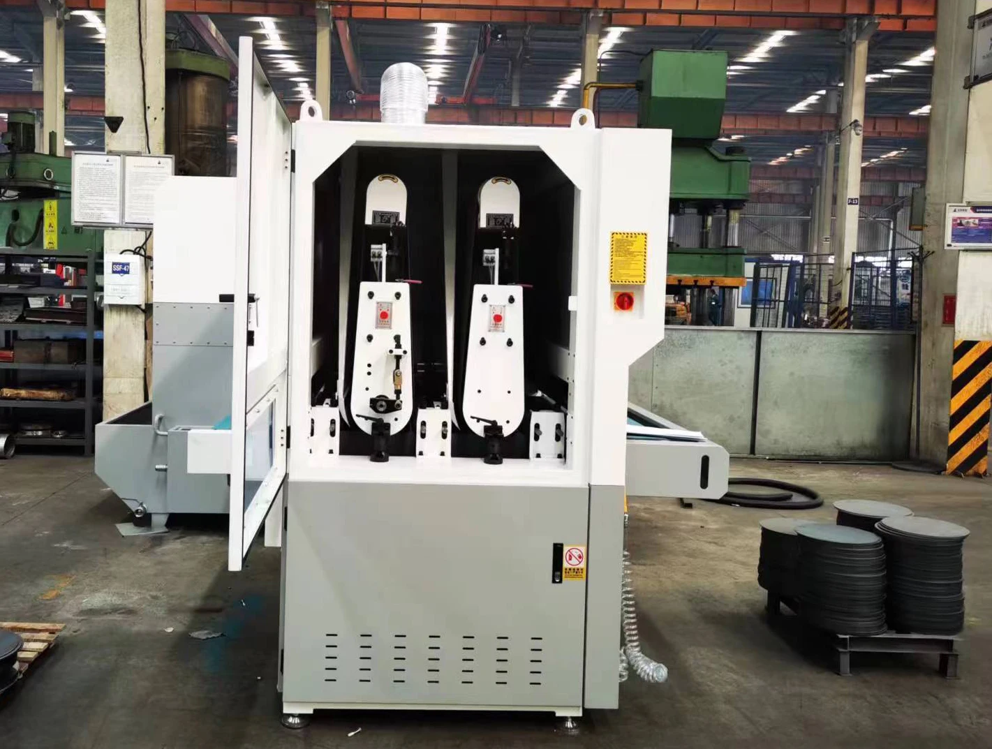 Flat Stainless Steel Grinding and Brushing Machine Flat Metal Surface Polishing and Derusting Machine