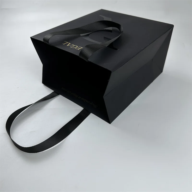 Luxury Brand Custom Made Matte Black Kraft Paper Bags Ribbon Handles Offset Printing for Garment Clothing Boutique Craft Use