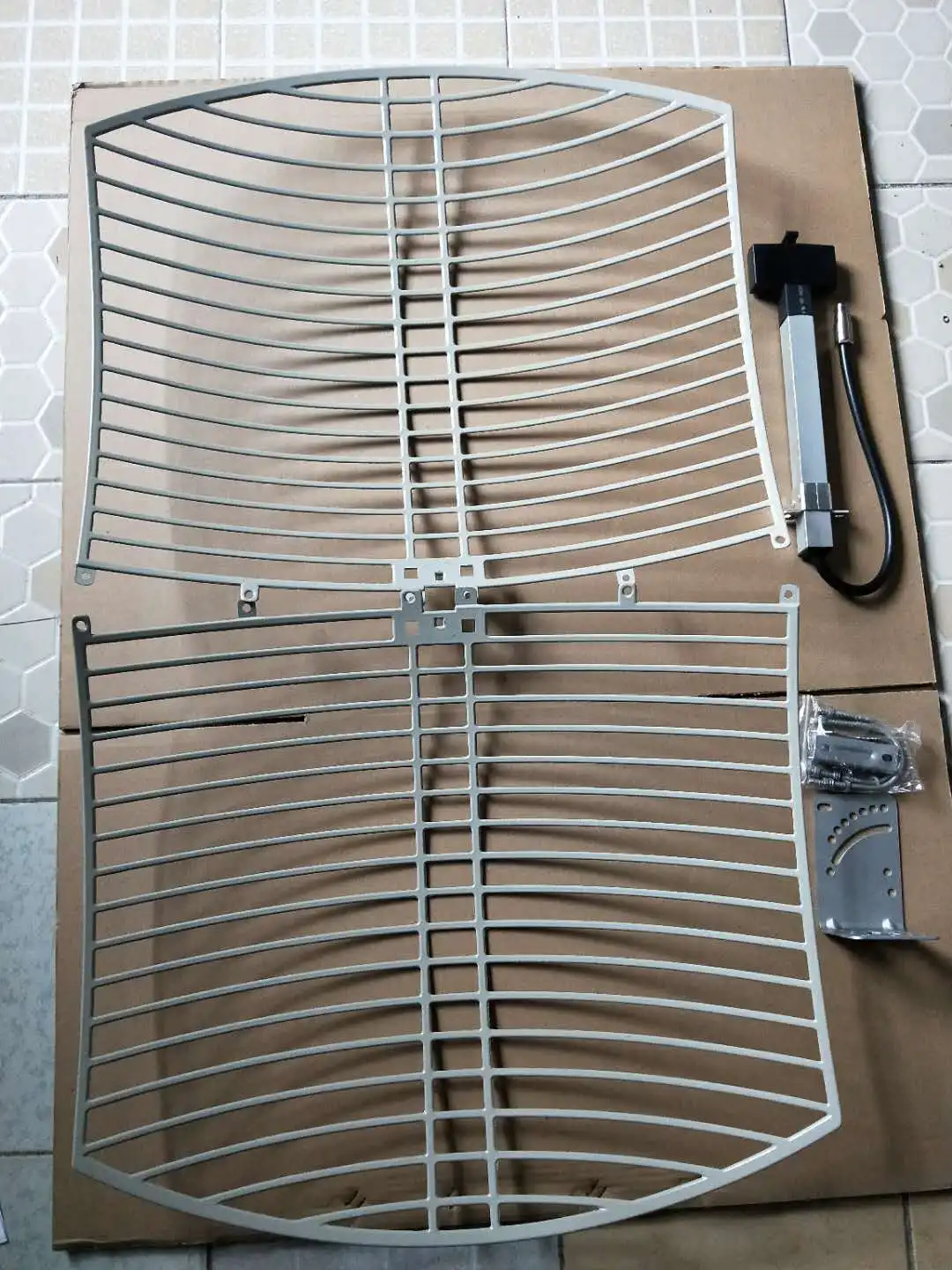 【値下げ】2.4mΦグリッドパラボラアンテナ反射板 TP-LINK 24dBi Long Range Outdoor Parabolic Antenna - OEM