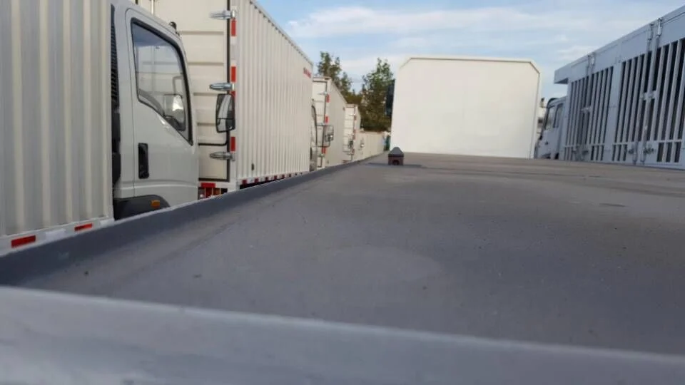 7.5m HOWO 20" Container Transport Flatbed Truck 30ton Flatbed Truck Carrier
