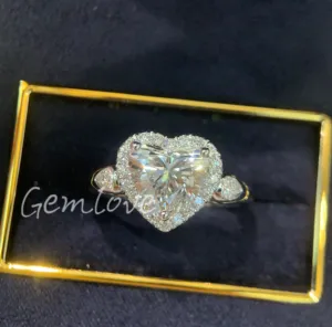 18K gold women's engagement ring features a lab-grown heart-shaped diamond certified by IGI designed specifically for women