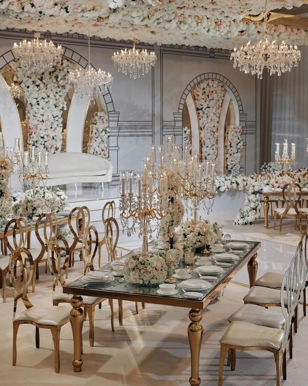 Customized Rectangular Gold Modern Dining Tables And Chairs For Events