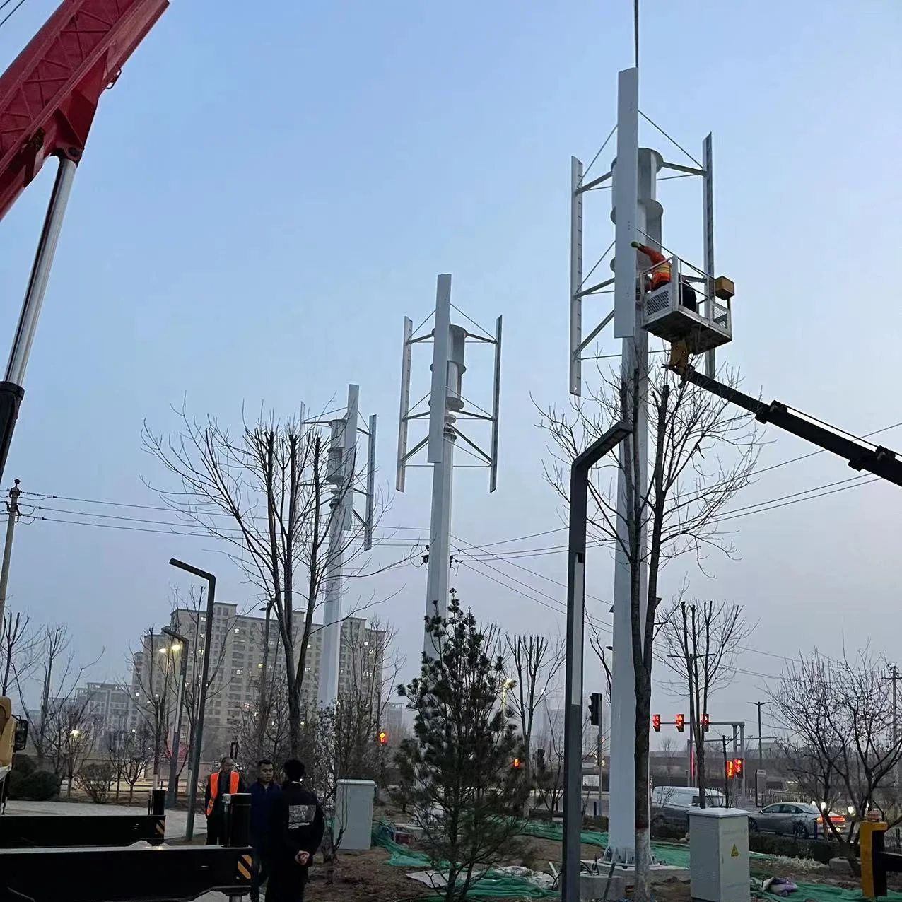 H Type 30KW Vertical Wind Turbine 380V with Vertical Coreless Maglev Generator 3 Blades Aluminium Alloy Start-Up Speed 2m/s