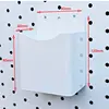 Caja de almacenamiento cuadrada blanca.