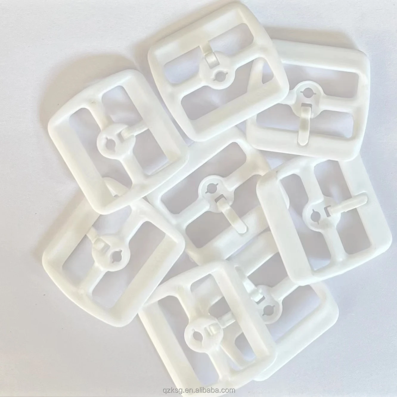 Женские шлепанцы с