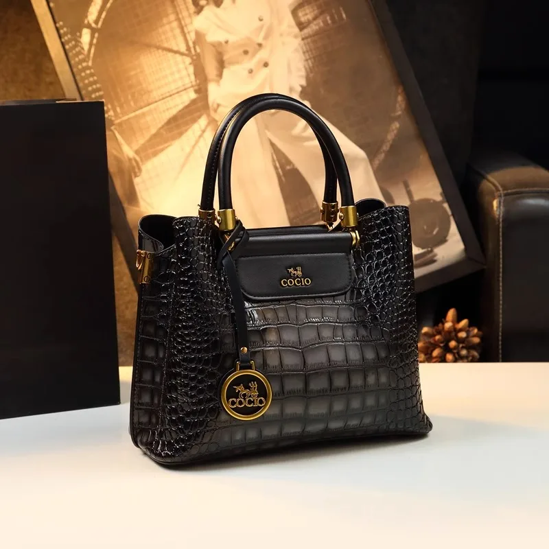 Elegant Large Capacity Crossbody Bag for Stylish Moms