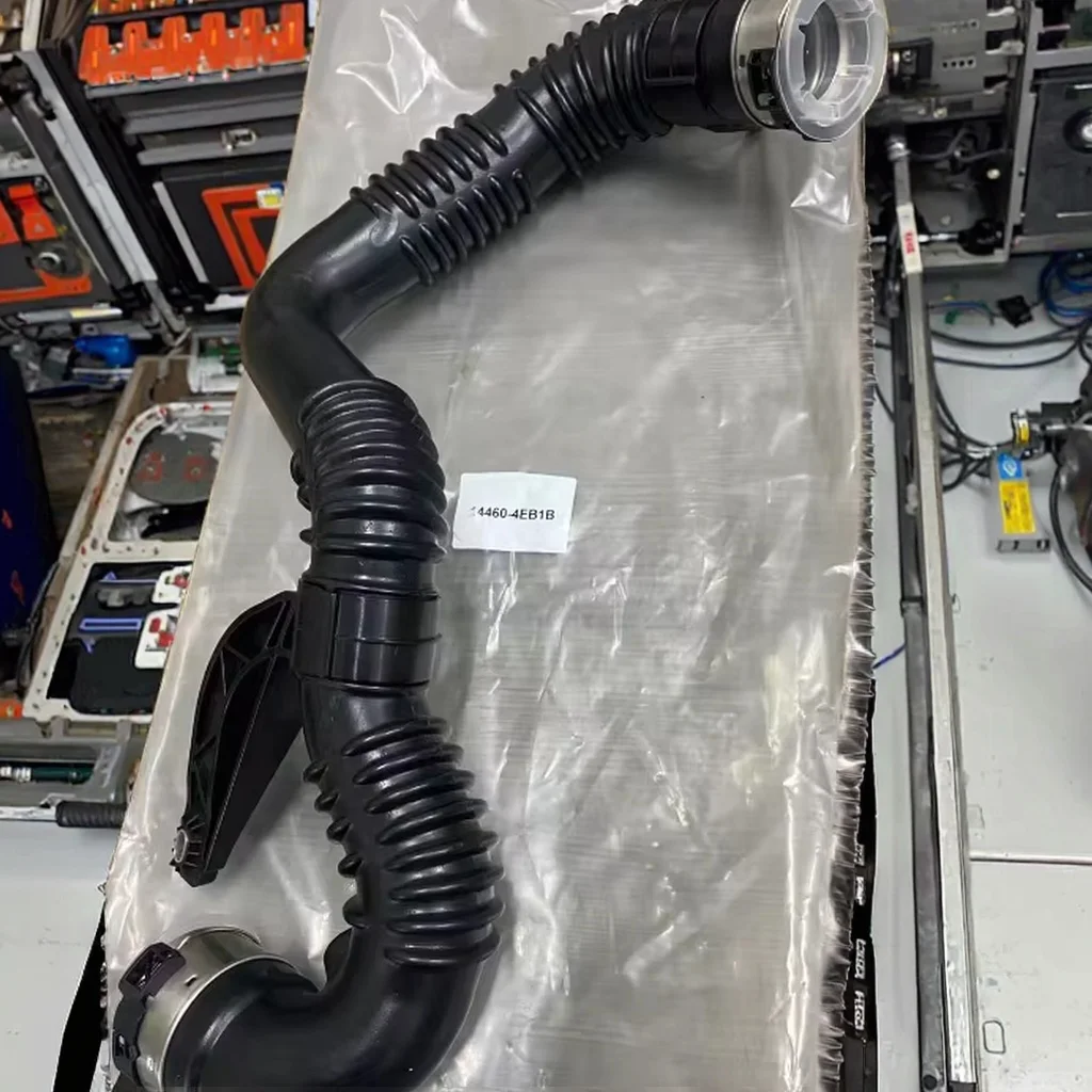 Auto Parts 144604EB1B 144604EB0B Turbo Intercooler Hose Pipe R9M Turbo Pipe for Nissan QASHQAI I X-TRAIL III 1.6 2011-