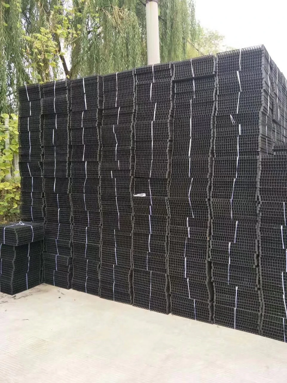 Rain Drainage System Grating Cover Geotextile Swear Plastic Road Drainage Cell Garden Liner Cleaner Plate Matting Drainage