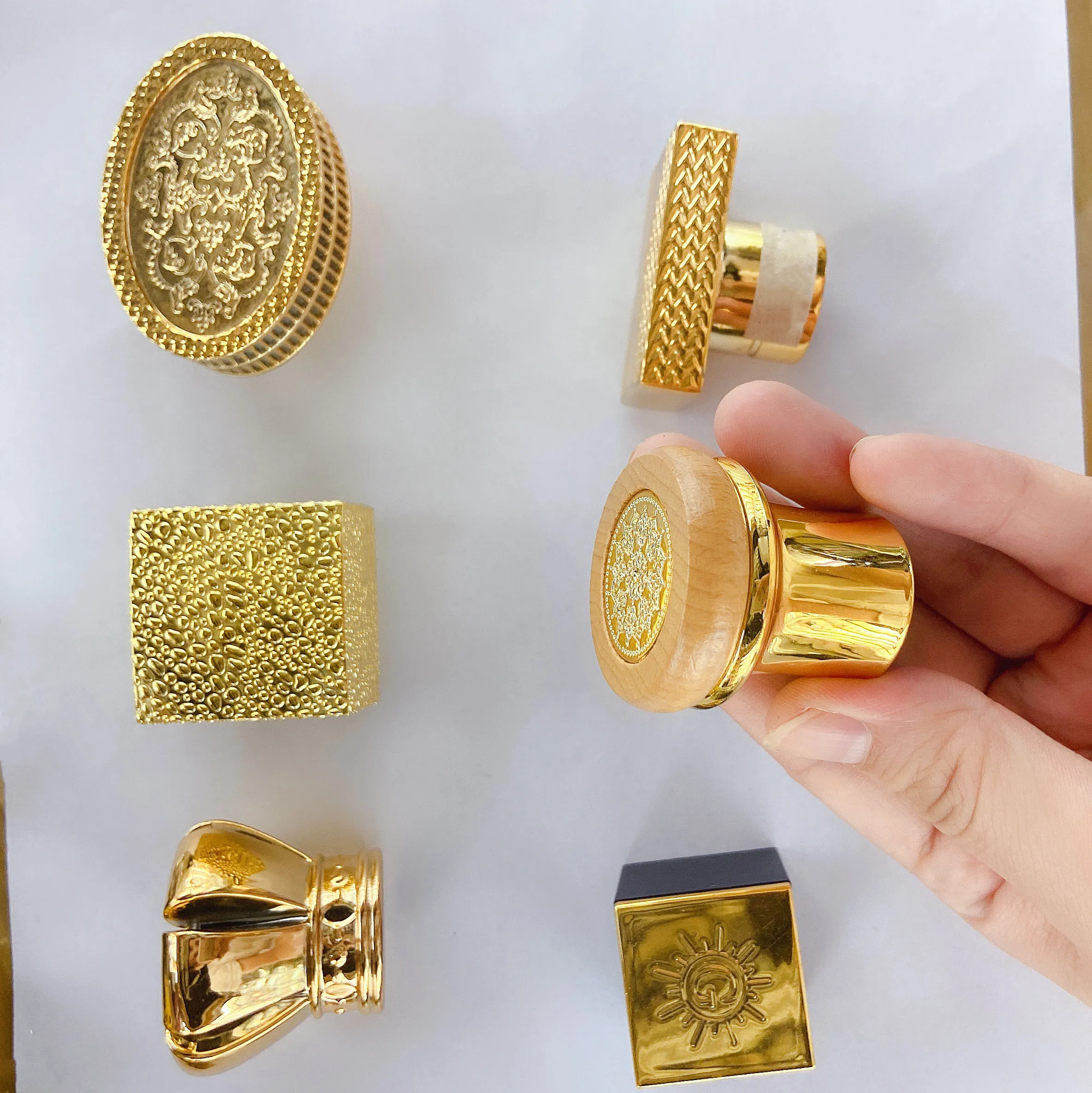 product luxury middle east dubai arabia gold zinc alloy perfume bottle cap plastic crown cap for cosmetic liquor glass perfume bottle-33