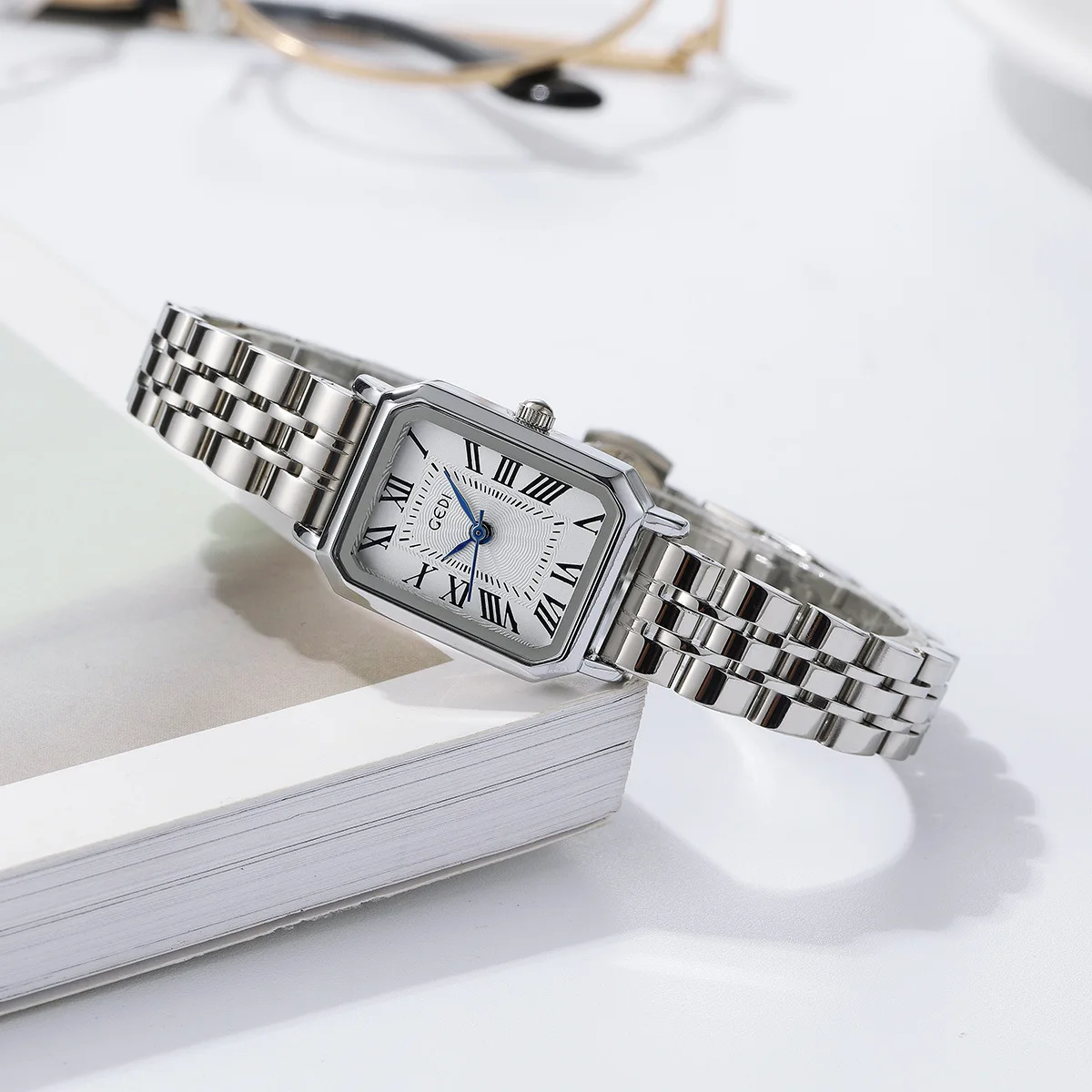 Rectangular Vintage Quartz Women's Watch OM-569184