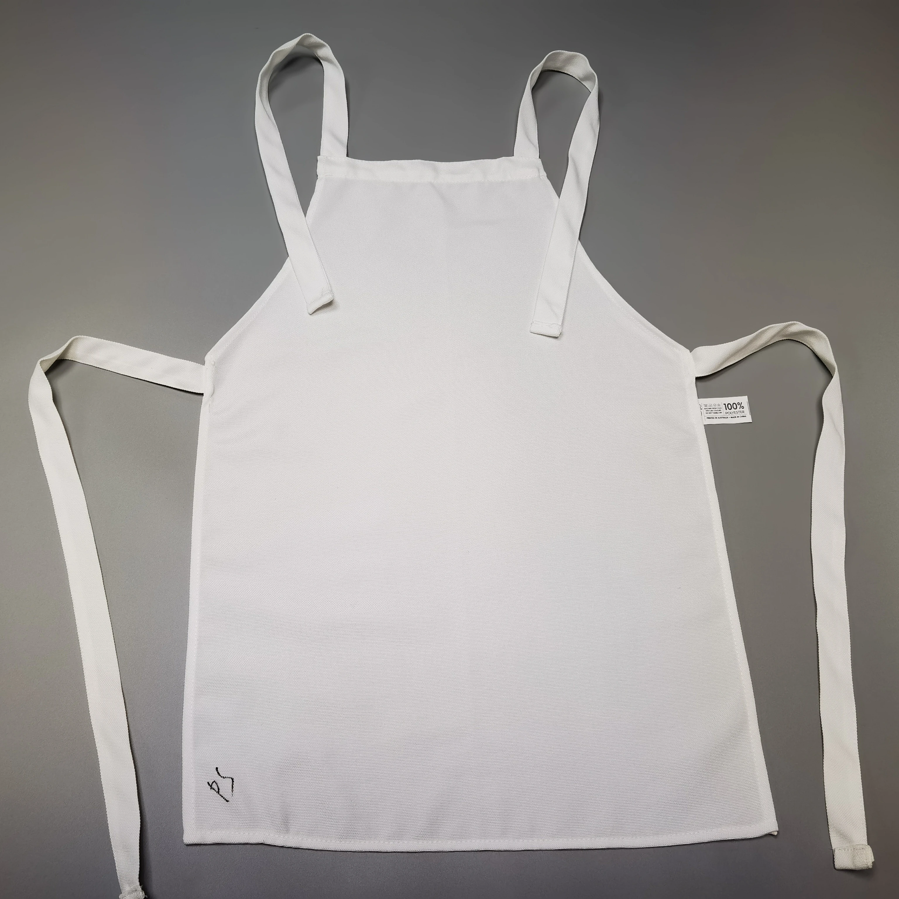 白色空白儿童围裙用于升华