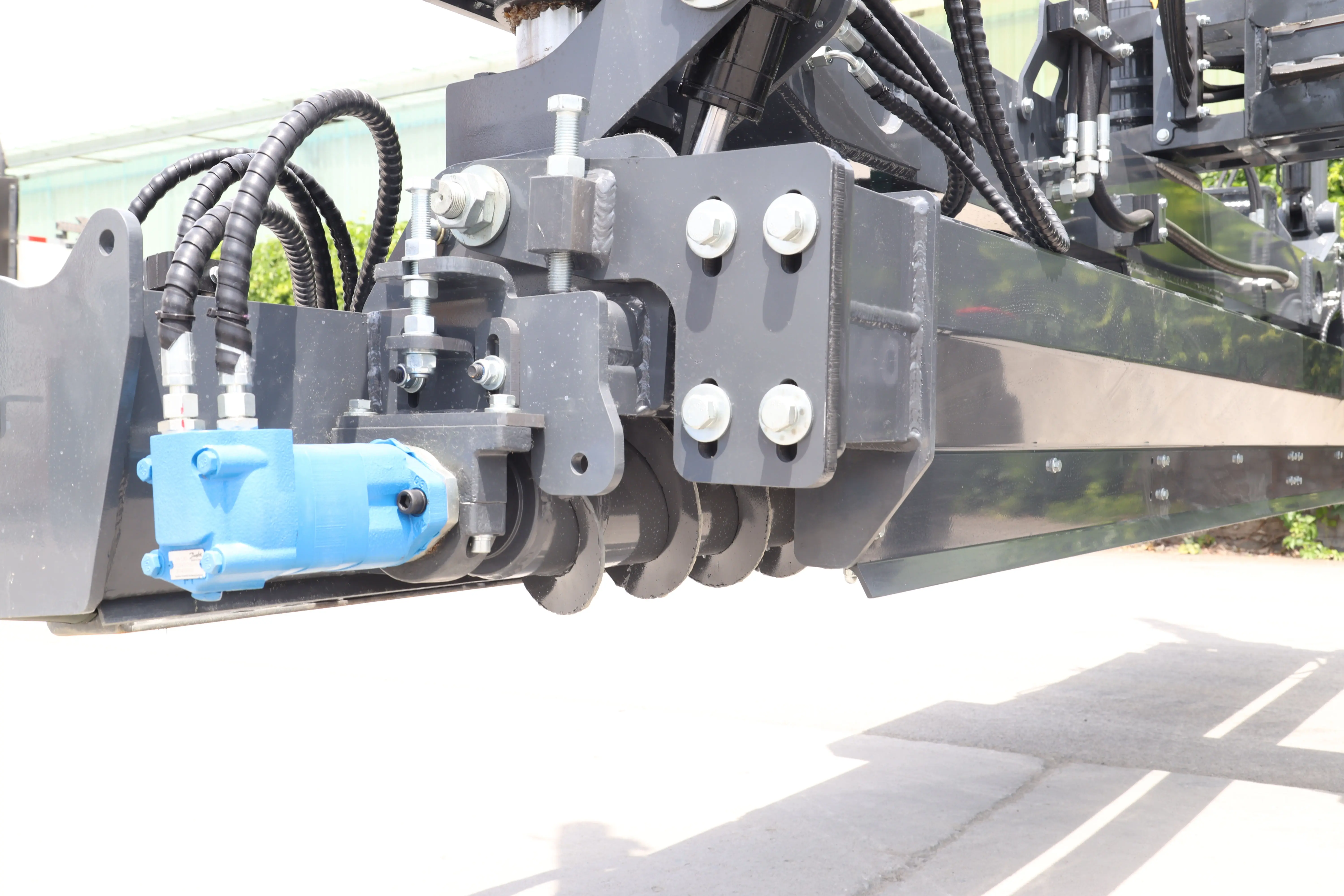 Good Price Boom Type Concrete Leveling Machine Concrete Laser Screed Machine for Sale manufacture