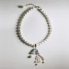 Collana di perle di gamberetti blu e bianchi