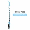 Una piccola treccia con nastro blu