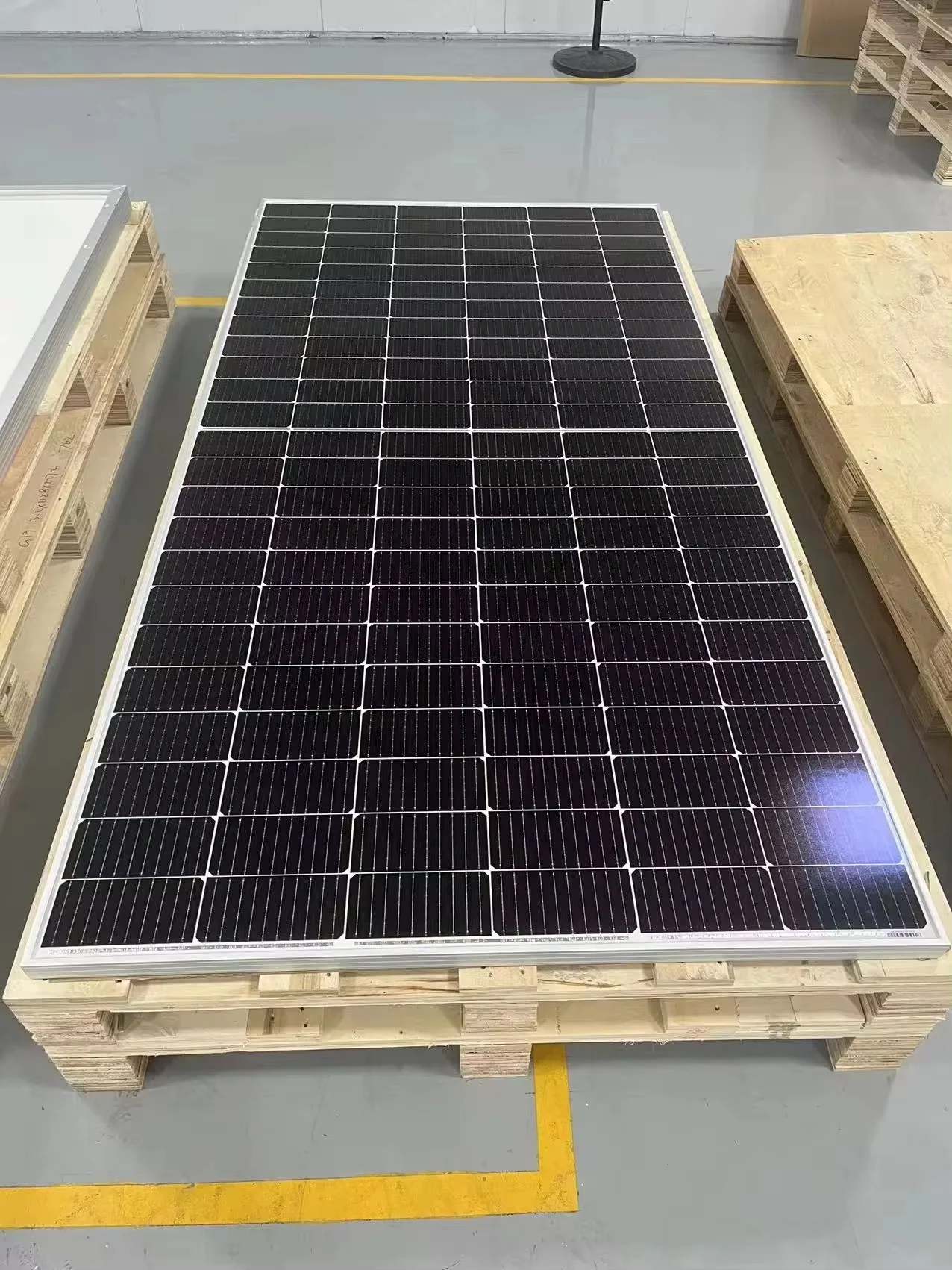 Wholesale 550W PV Module Fixed Solar Panels Reliable Power for Energy Projects details
