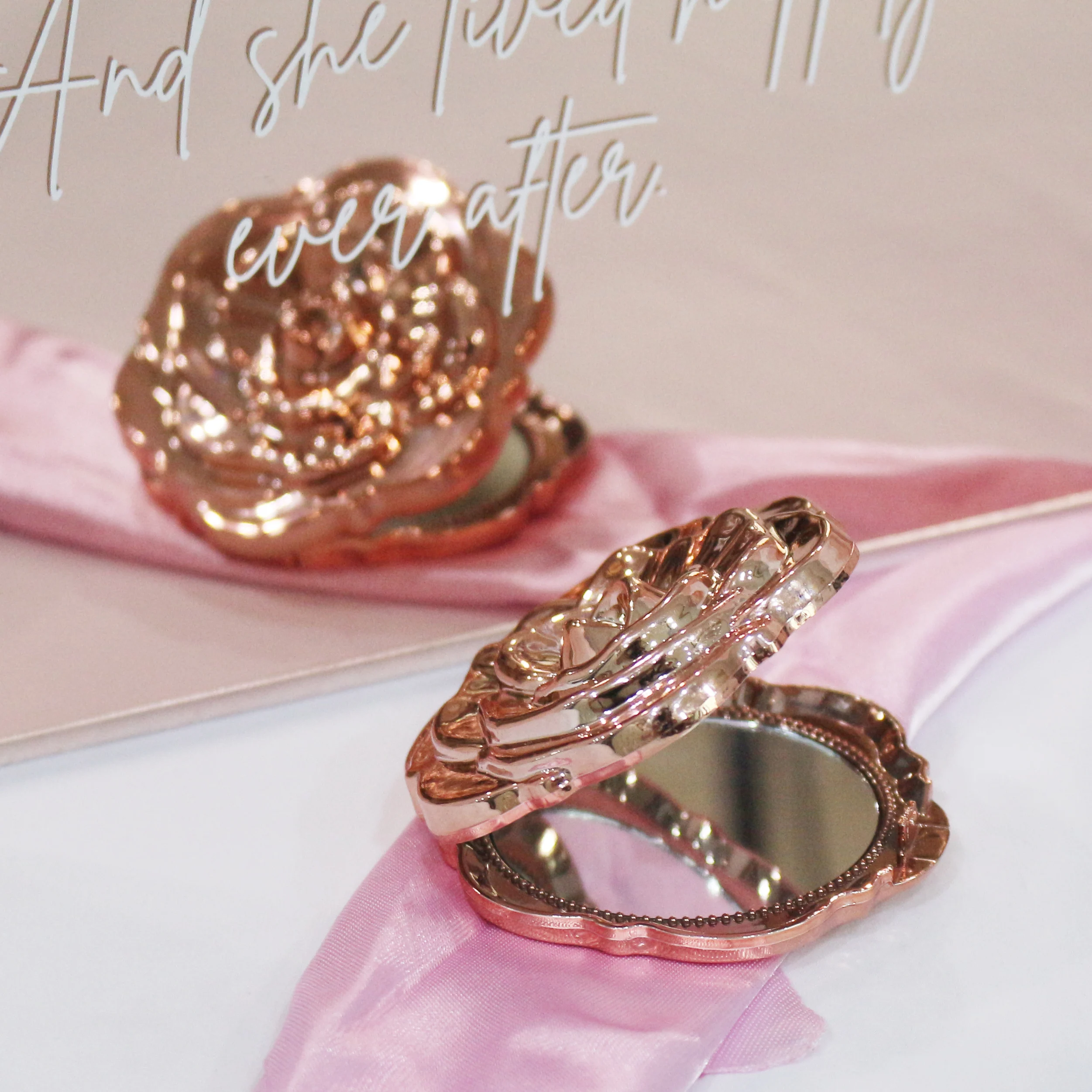 Rose Gold Folded Compact Mirror Quinceanera Wedding Party Favor 3D Floral Makeup Mirror Souvenir Gift