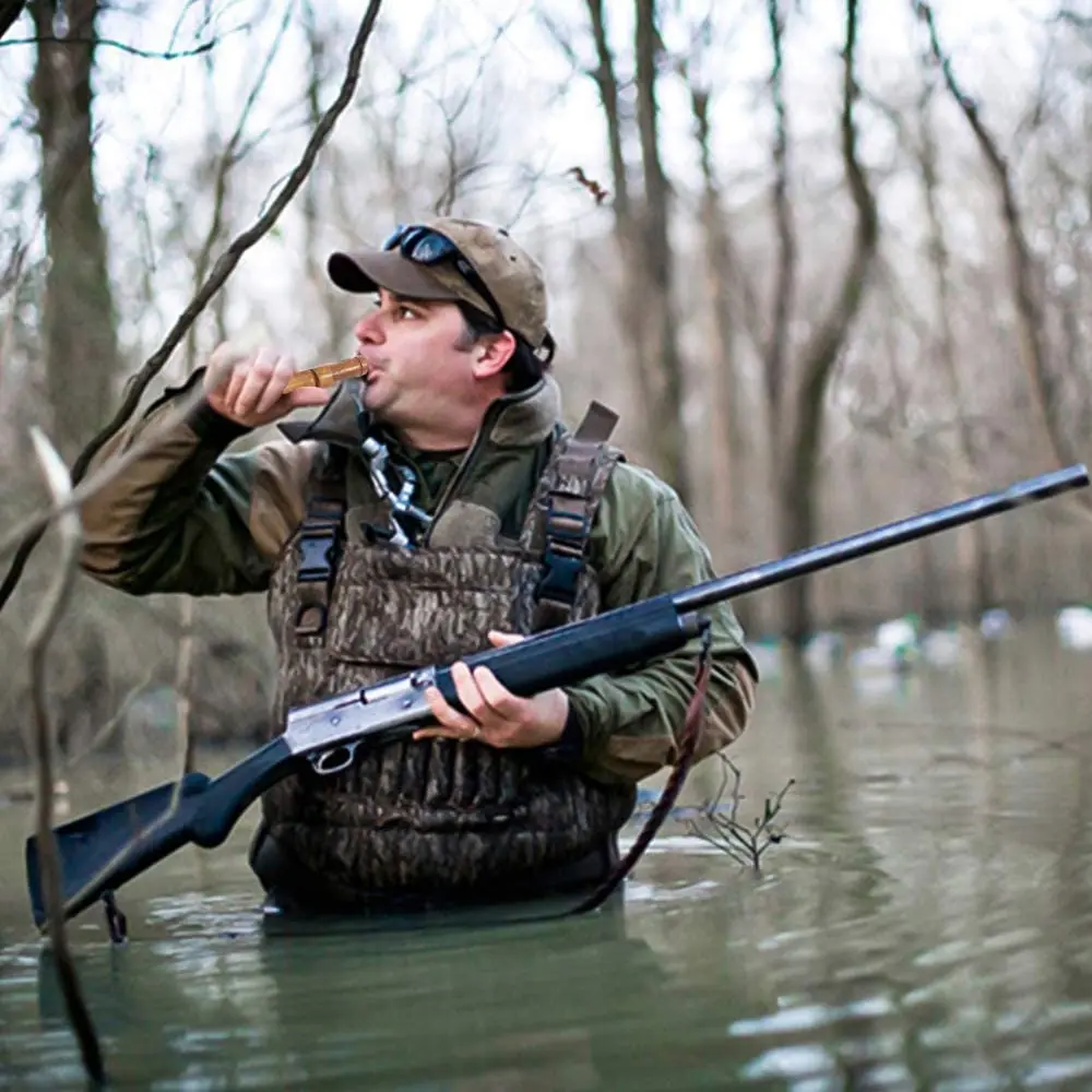 
 Деревянный свисток для охоты с изображением утки  