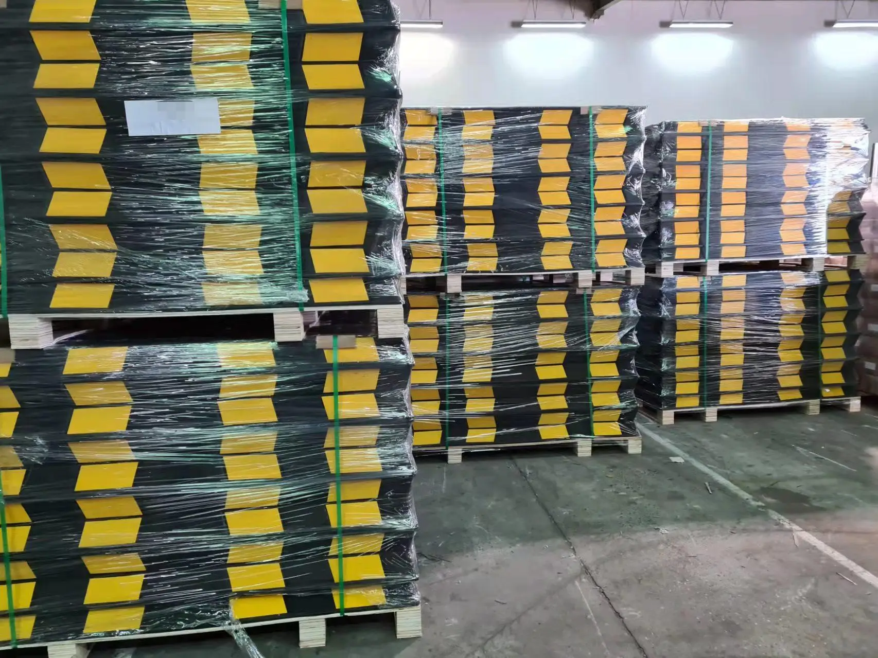 OEM Australian Standard Durable Rubber Parking Curbs Truck Car Stopper Wheel Block Stop for Parking manufacture