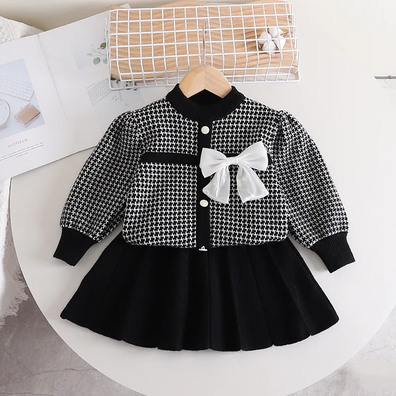 2023 Girls Designer New Solid Sweater Plaid Pleated Skirt Autumn Winter Bow Knitting Two Pieces Long Bubble Sleeves Kids Wear