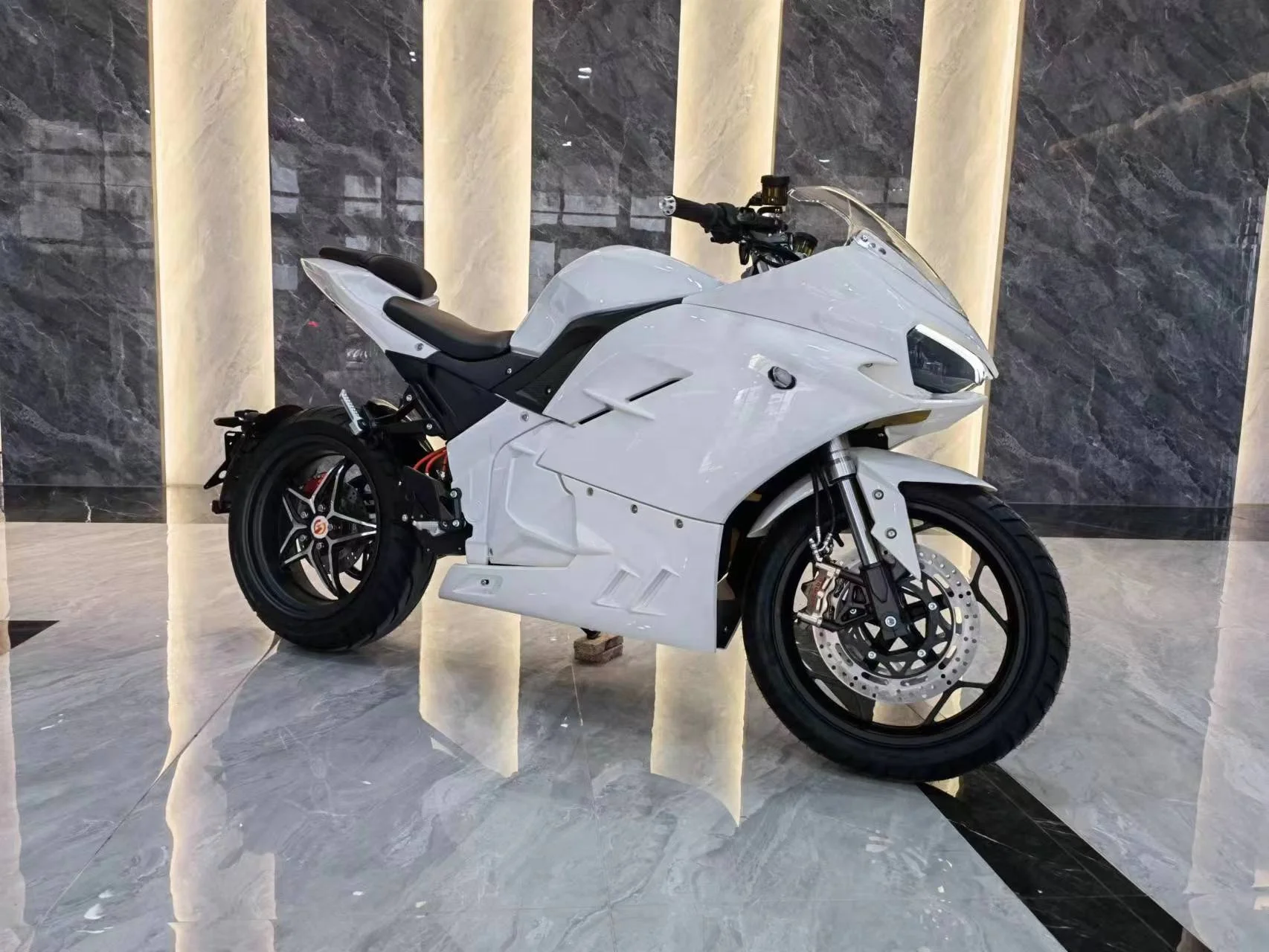 72V 8000W レース電動バイク | 150km/h 超速、最大積載150kg