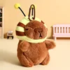 Chapeau capybara abeille en peluche