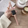 Boucle en or rose rose
