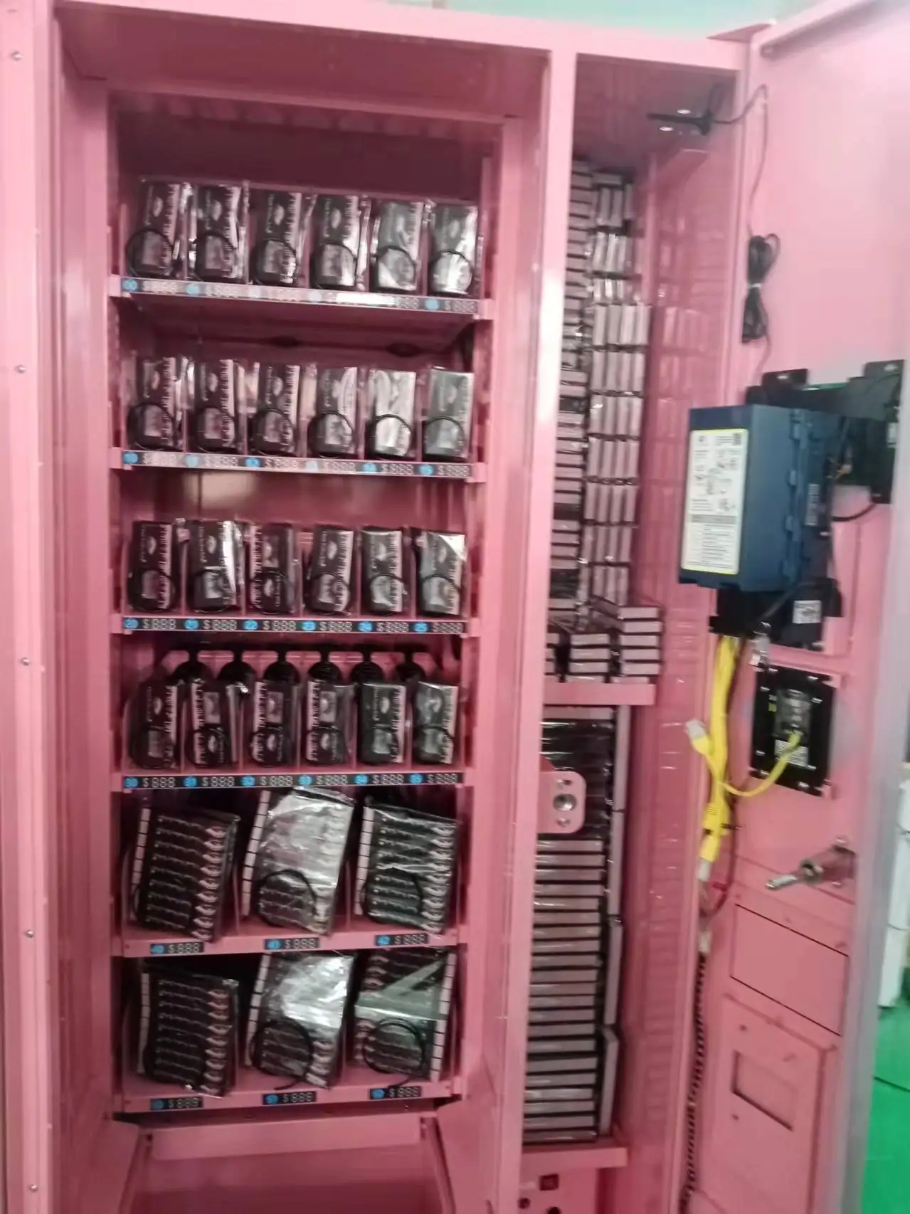 New Arrival Custom  49 Inch Touch Screen Make up Cosmetic Vending Machine Beauty Hair Extension Wigs Vending Machine