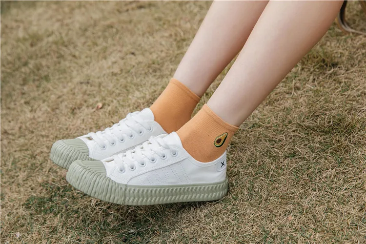 Youki Spring's new ladies embroiders fruit pattern cotton socks