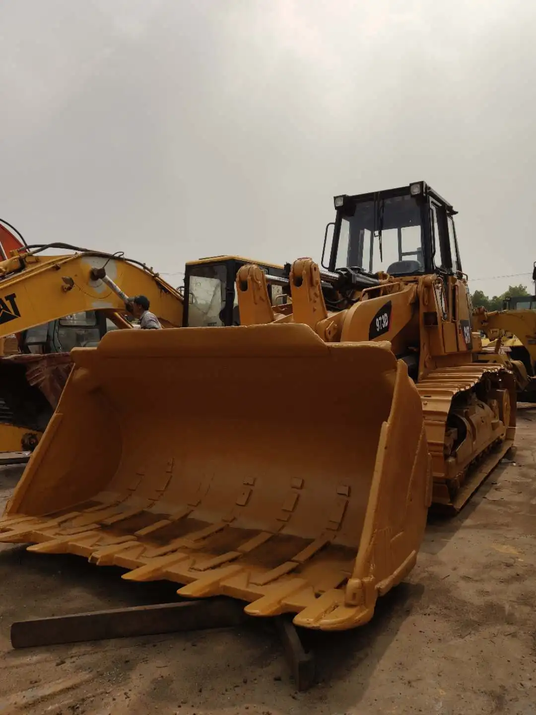 Б/у строительная техника, колесный погрузчик cat 973d по акции