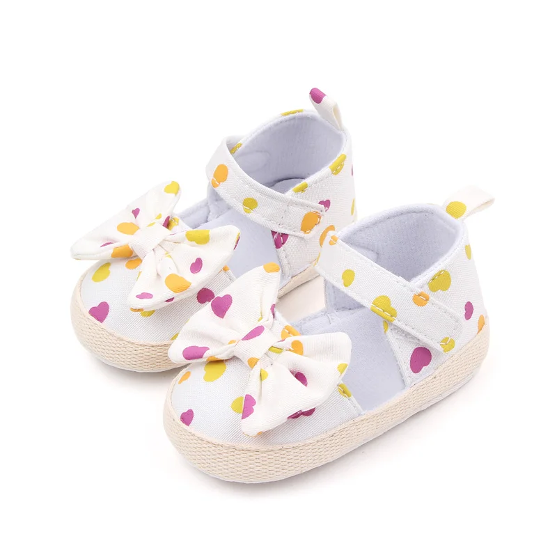 Hot Selling Dot Design Soft Sole Baby Newborn Girl Shoes 2023 factory