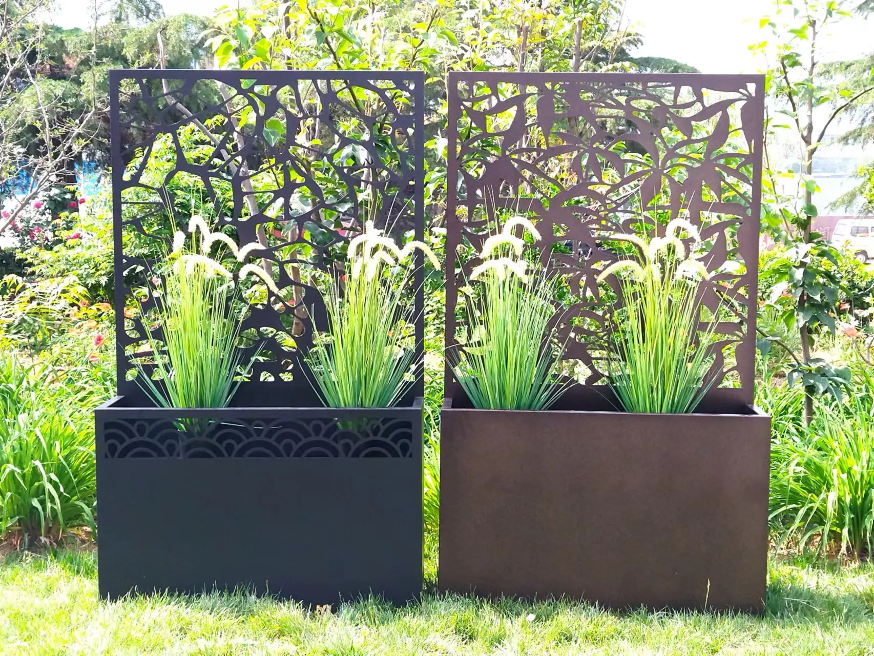 Garden Metal Planter Box With Trellis Screen and Wheels, image size:1706x1280